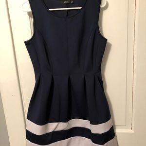 Knee length dress with POCKETS